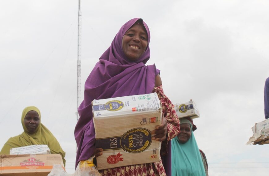 100 kits alimentaires pour les familles en difficulté