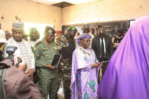 Visite ministérielle à Mayahi pour une éducation inclusive